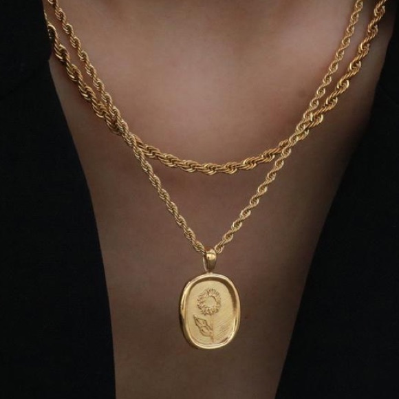 Oval flower necklace - Picture 6 of 6